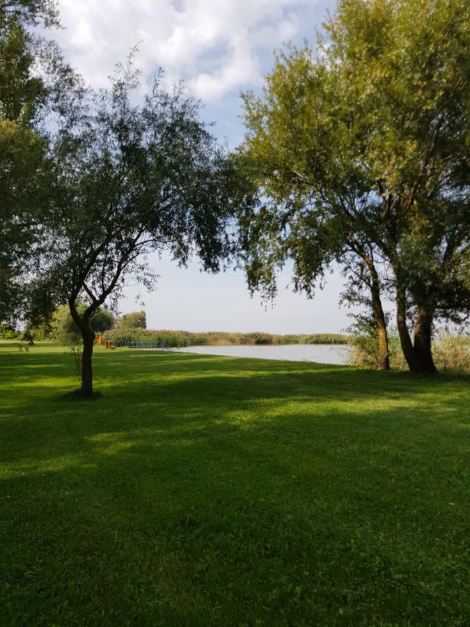 Berény Panzió Acomodação com café da manhã Balatonberény Exterior foto